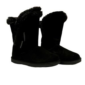 NWOT Black Boots with fur like material Size 8